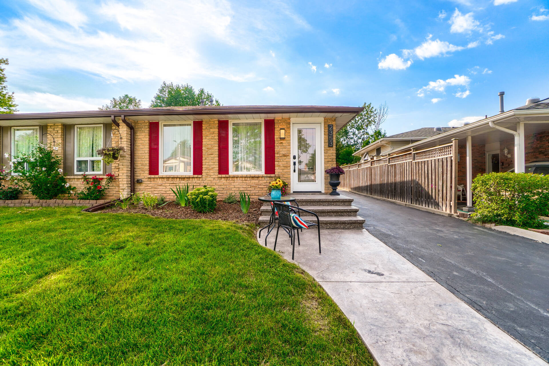 2353 Malcolm Crescent, Burlington Realmedia Tours