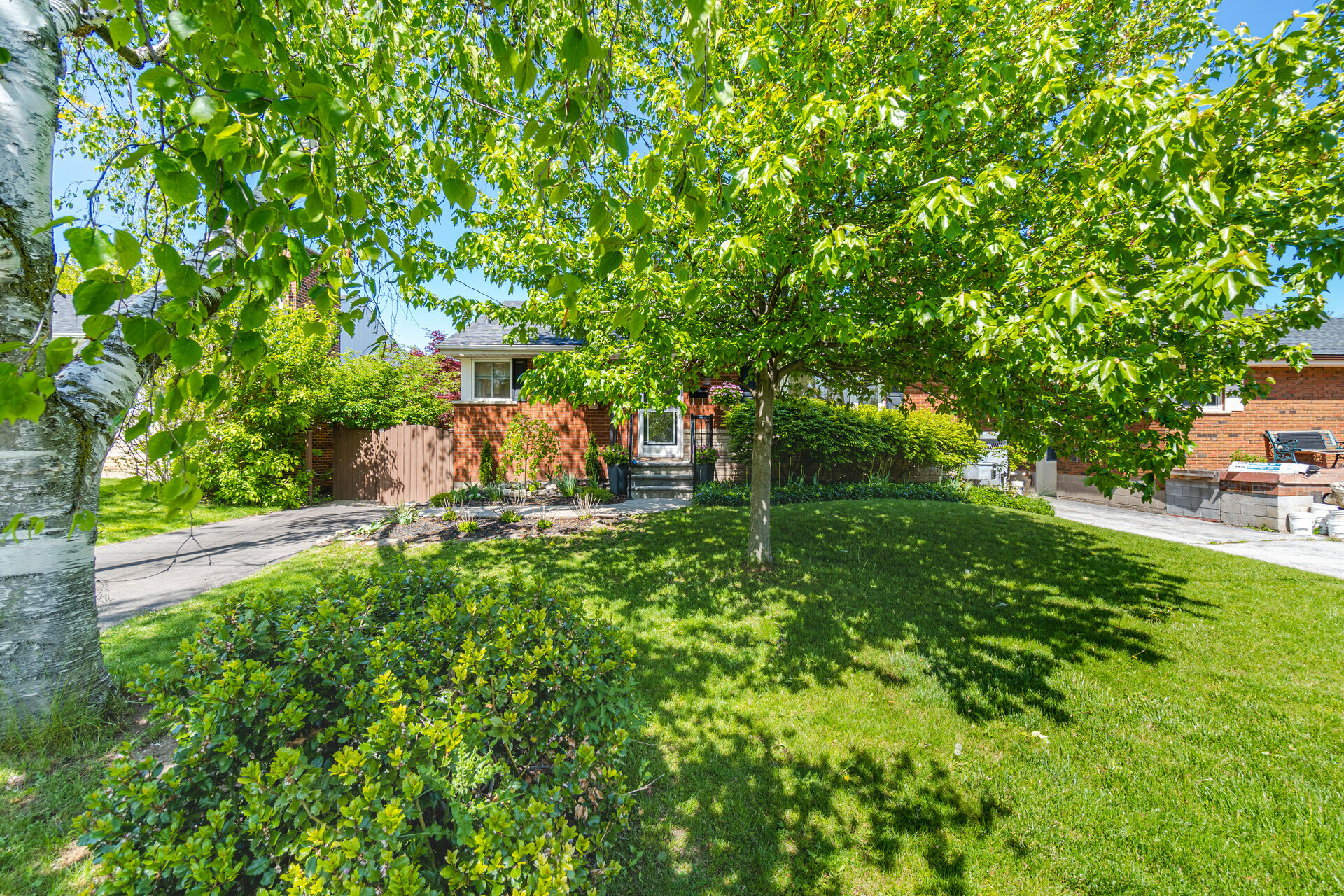 1271 Royal Drive, Burlington Realmedia Tours