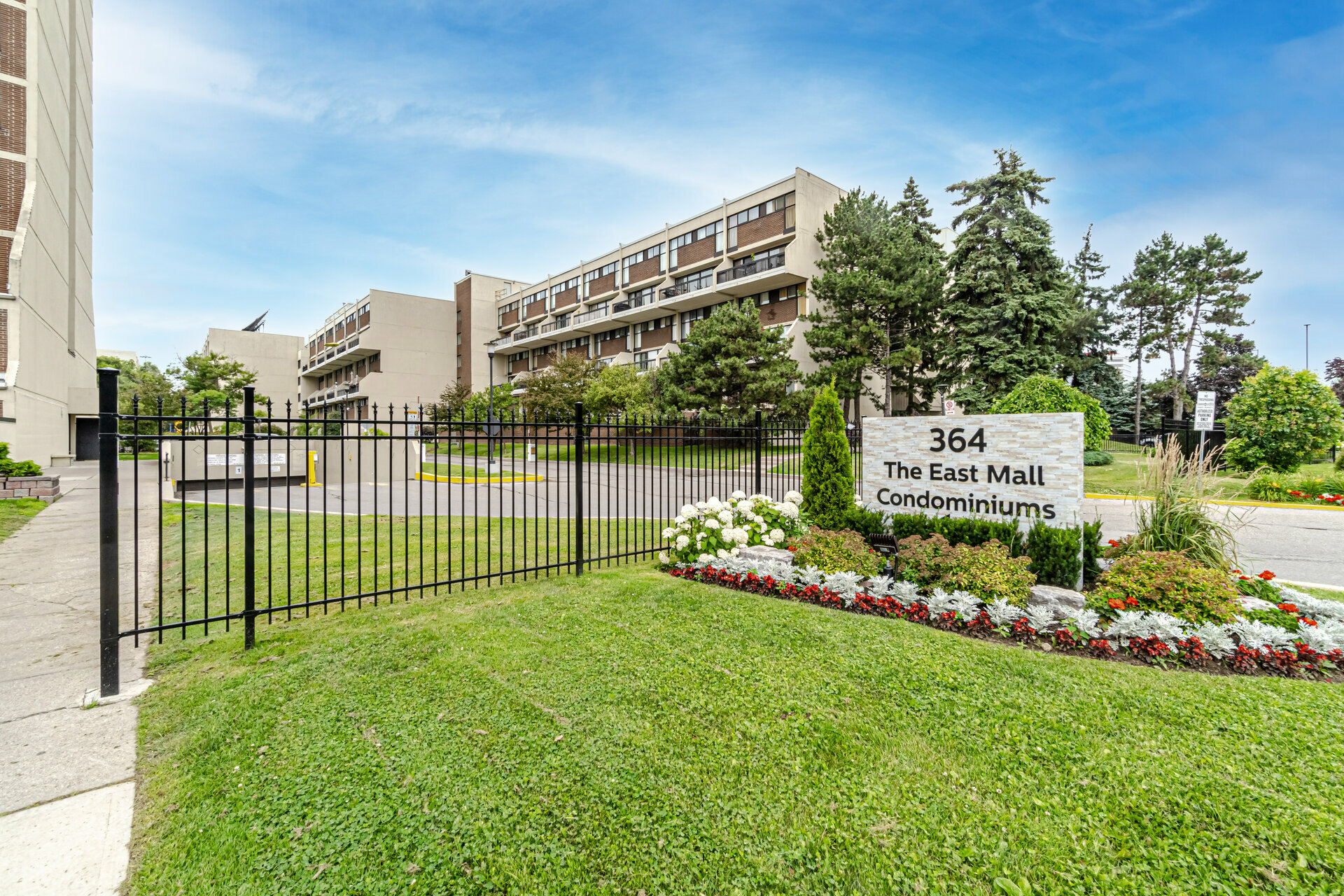 105364 The East Mall, Etobicoke Realmedia Tours