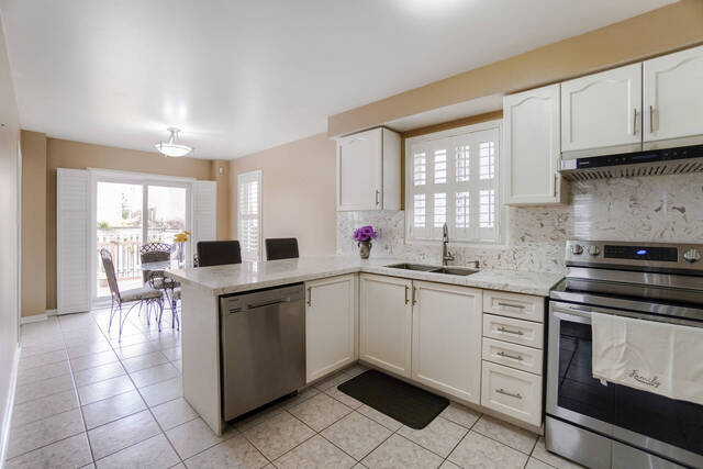 22 Hillsburgh Drive, Brampton - photo 16