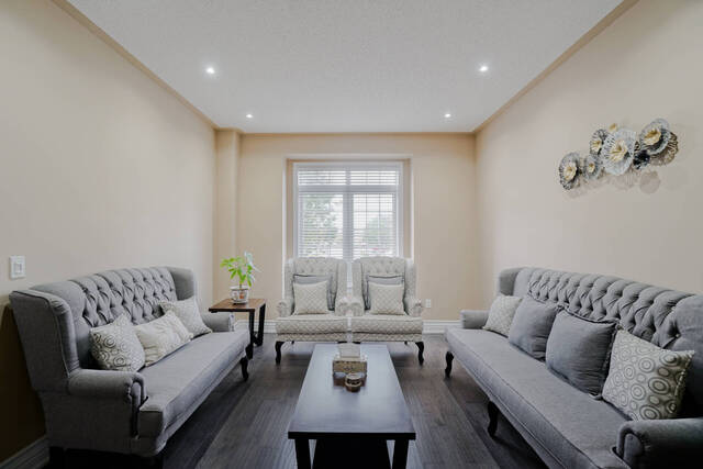 5 Regis Circle, Brampton - photo 8