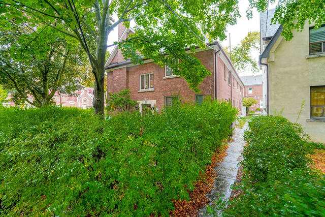 26 Castle View Avenue, Toronto - photo 2