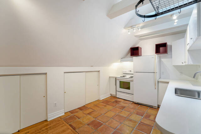 26 Castle View Avenue, Toronto - photo 16