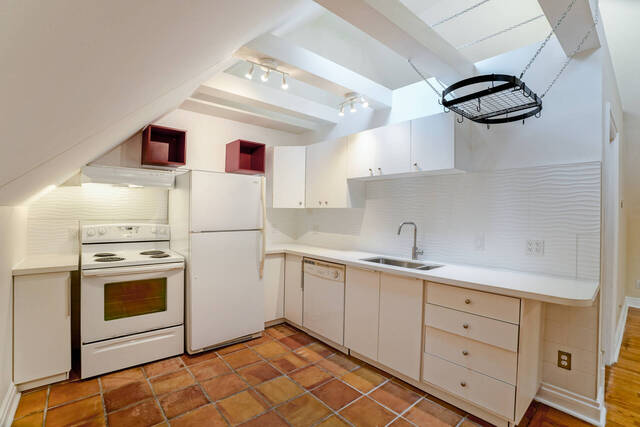 26 Castle View Avenue, Toronto - photo 17