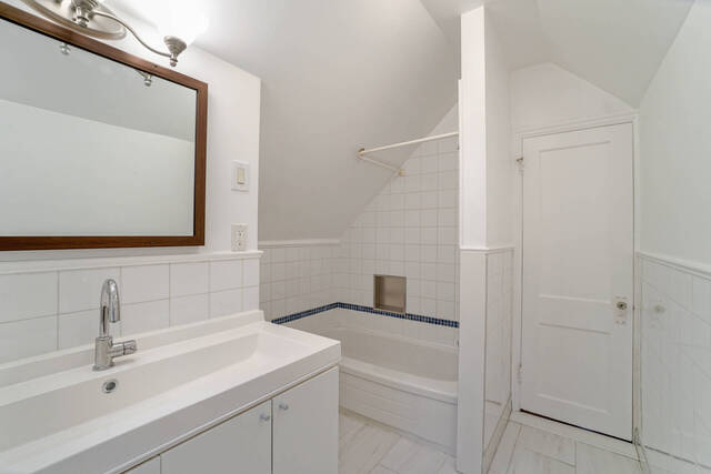 26 Castle View Avenue, Toronto - photo 19