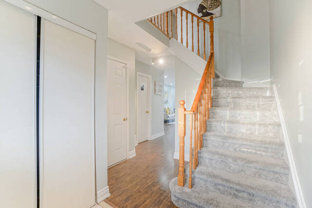 65 Goldenlight Circle, Brampton - photo 6