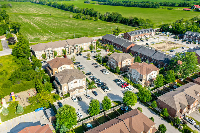#9-133 Sydenham Wells, Barrie - photo 2
