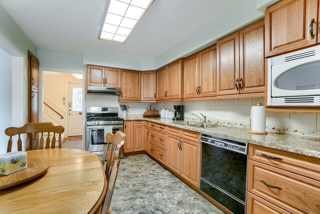 547 Arlington Boulevard, Burlington - photo 9