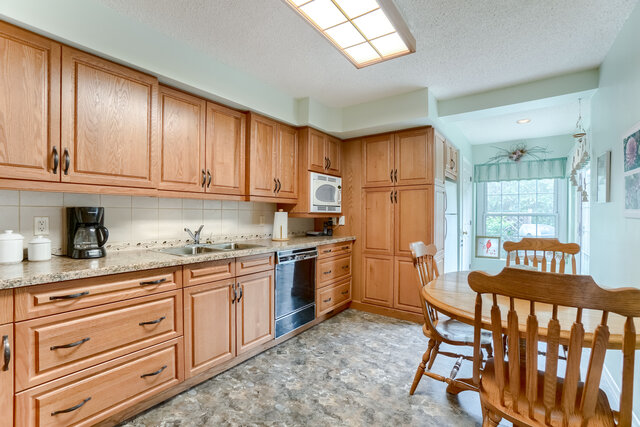 547 Arlington Boulevard, Burlington - photo 8