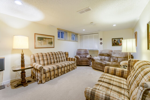 547 Arlington Boulevard, Burlington - photo 17
