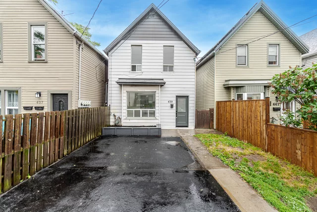 439 Ferguson Avenue North, Hamilton - photo 2