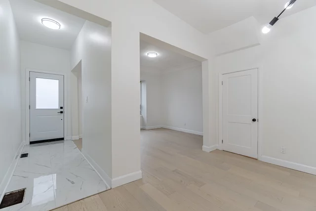 439 Ferguson Avenue North, Hamilton - photo 6