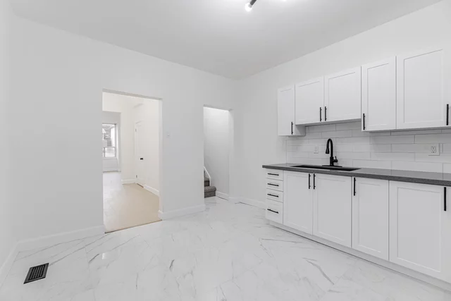 439 Ferguson Avenue North, Hamilton - photo 19