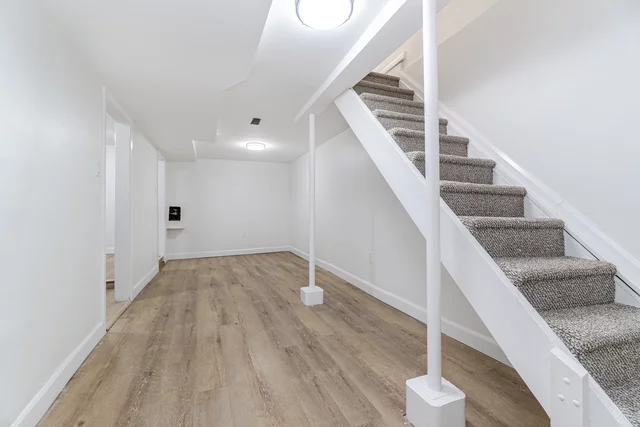 439 Ferguson Avenue North, Hamilton - photo 31