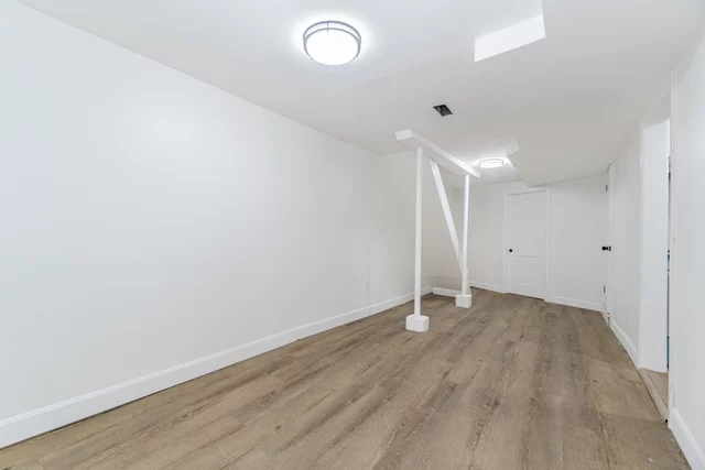 439 Ferguson Avenue North, Hamilton - photo 32