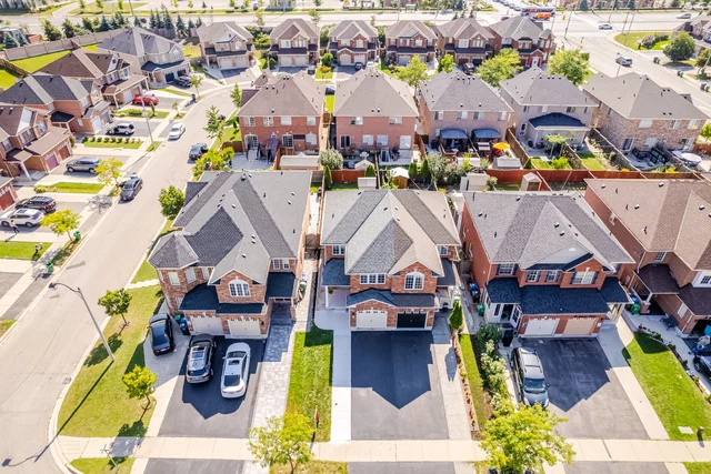 68 Dwyer Drive, Brampton - photo 2