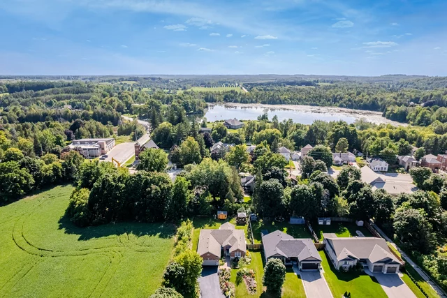 18 Spruce Street, Hillsburgh - photo 1