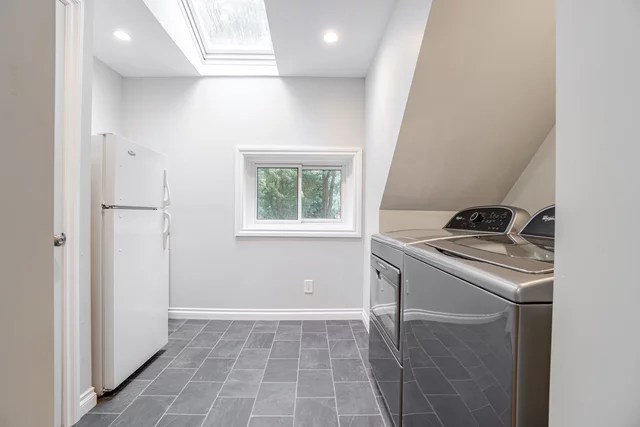267 Aberdeen Avenue, Hamilton - photo 27
