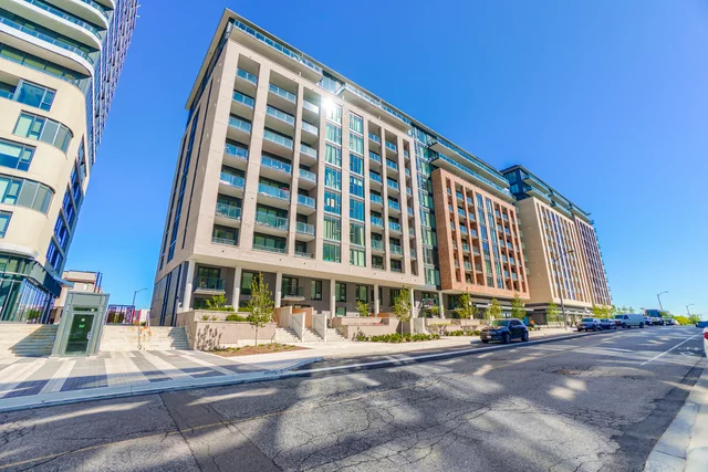 #718-100 Eagle Rock Way, Vaughan - photo 1