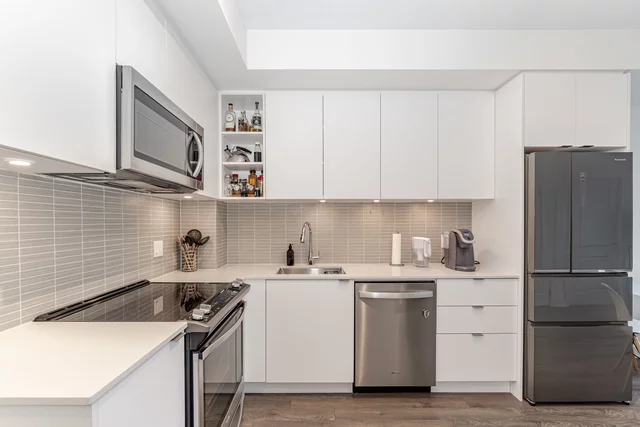 #718-100 Eagle Rock Way, Vaughan - photo 9