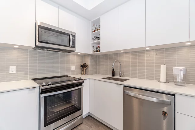 #718-100 Eagle Rock Way, Vaughan - photo 10