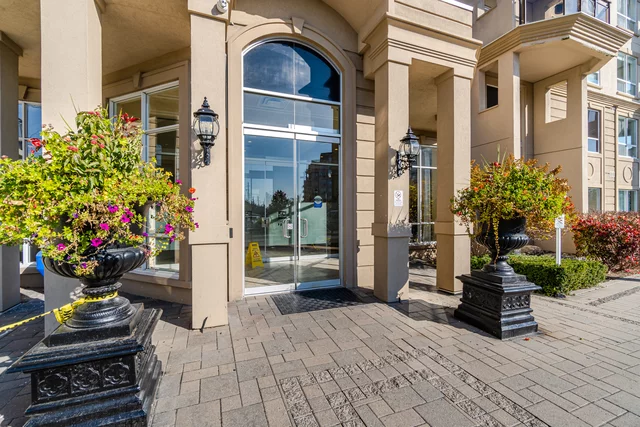 #204-8 Maison Parc Court, Thornhill - photo 3