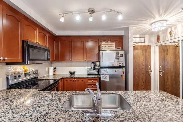 #204-8 Maison Parc Court, Thornhill - photo 19