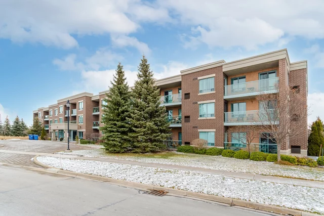 #313-25 Via Rosedale, Brampton - photo 1