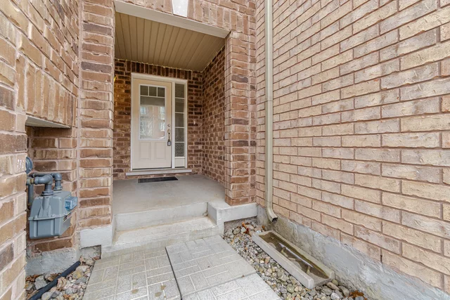 4 Colonel Frank Ching Cresent, Brampton - photo 4
