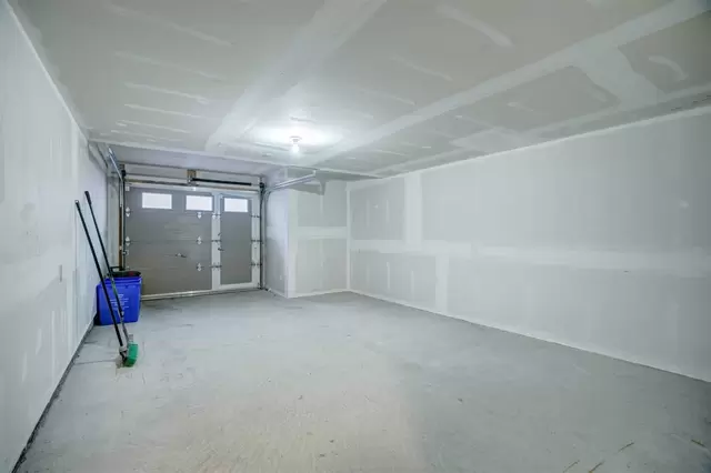 148 Dragonfly - Garage.jpeg