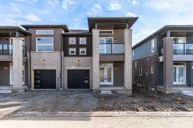 34 Renfrew Trail, Welland - photo 1