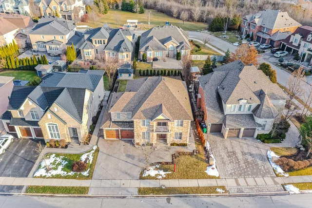 35 Louvre Circle, Brampton - photo 2