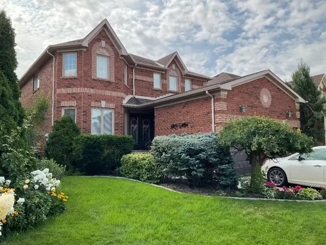 3294 Bloomfield Summer pics 1.jpg