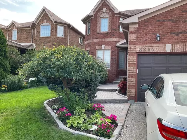3294 Bloomfield summer pics 2.jpg