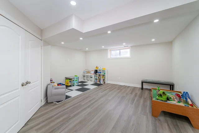19 Summerfield Drive, Guelph - photo 34