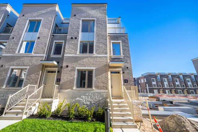 #126-30 Almond Blossom Mews, Vaughan - photo 1