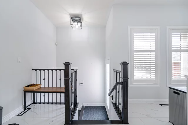3466 Eglinton Avenue West, Mississauga - photo 20