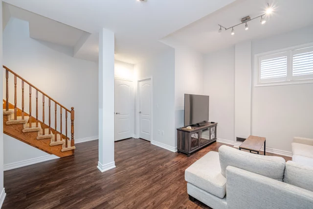 3466 Eglinton Avenue West, Mississauga - photo 44