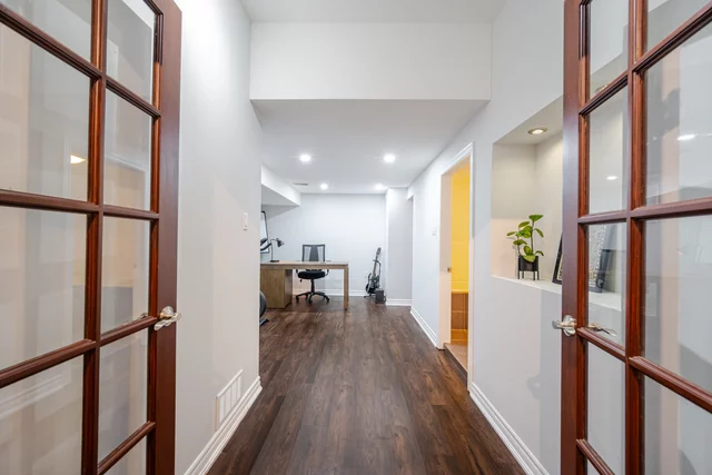 3466 Eglinton Avenue West, Mississauga - photo 46