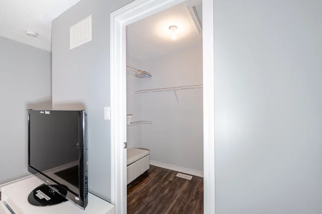 564 Langholm Street, Milton - photo 32