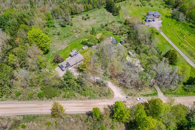 18697 Centreville Creek Road, Caledon - photo 1