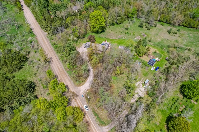 18697 Centreville Creek Road, Caledon - photo 3