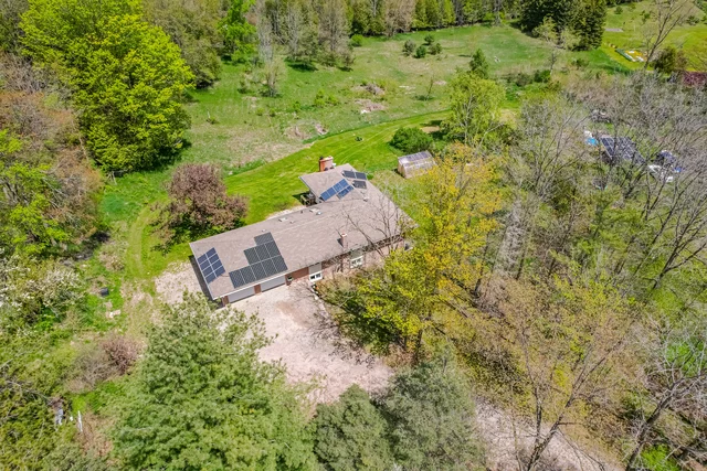 18697 Centreville Creek Road, Caledon - photo 8