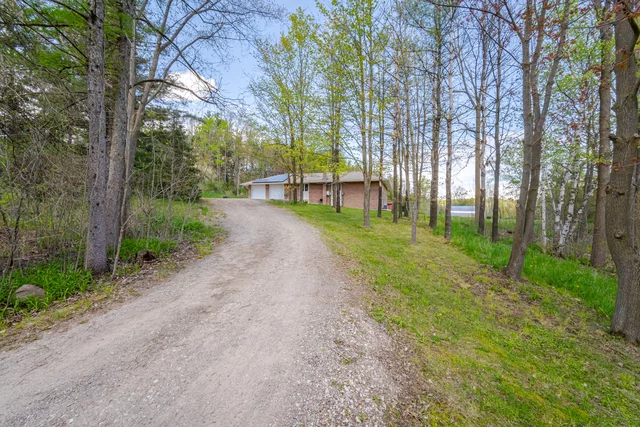 18697 Centreville Creek Road, Caledon - photo 10