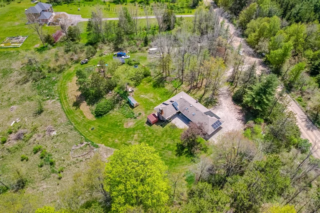 18697 Centreville Creek Road, Caledon - photo 55