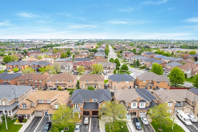 47 Saddleback Square, Brampton - photo 1