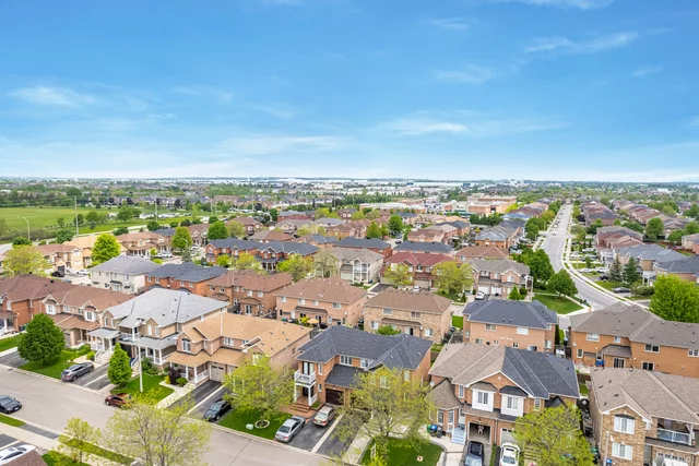 47 Saddleback Square, Brampton - photo 2