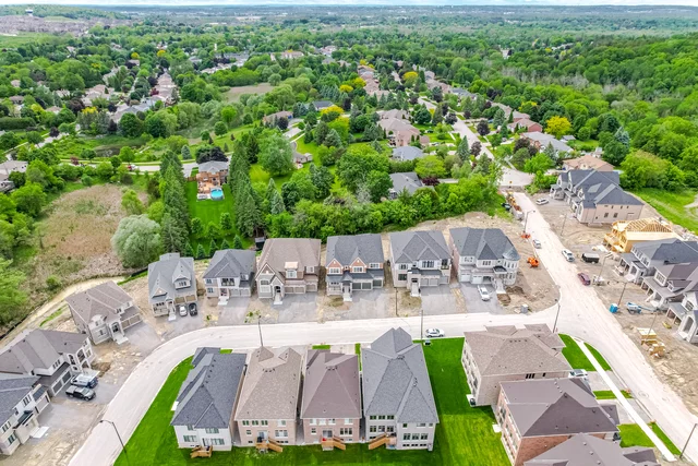 6 Fair Winds Lane, East Gwillimbury - photo 1