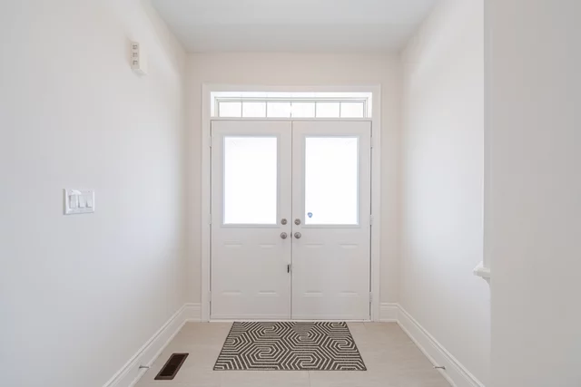 31 Golden Hawk Drive, Hamilton - photo 6