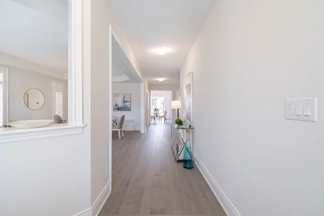31 Golden Hawk Drive, Hamilton - photo 7